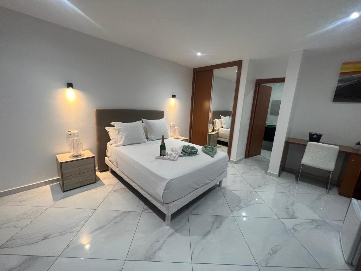 Residencial Santo Amaro Hotel Tarrafal  Bagian luar foto